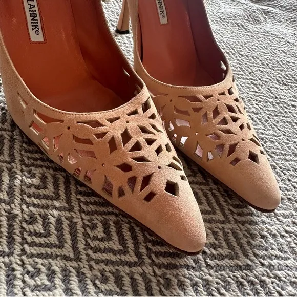 Manolo Blahnik Fiorix Laser Cut Peach Suede Pointed Toe Heels | Size 38.5/ 8.5
