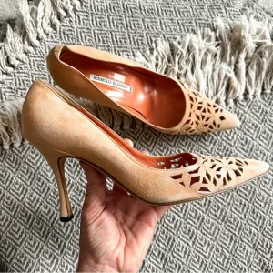 Manolo Blahnik Fiorix Laser Cut Peach Suede Pointed Toe Heels | Size 38.5/ 8.5