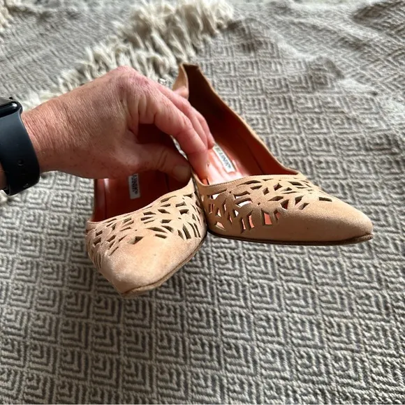 Manolo Blahnik Fiorix Laser Cut Peach Suede Pointed Toe Heels | Size 38.5/ 8.5