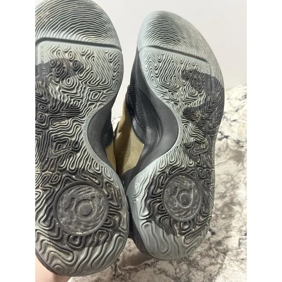 Men Nike KD Trey 5 X Basketball Shoe 9.5 Sneaker Black/Metallic Gold DD9538-010