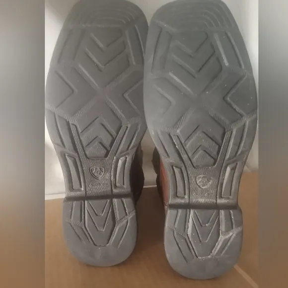 Men's ARIAT Work Soft toe Size US 6- Style #10042412.