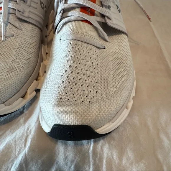 Men's On Cloud Cloudswift  White and Orange Running Shoes size 10.5 worn once