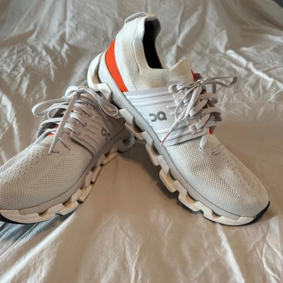 Men's On Cloud Cloudswift  White and Orange Running Shoes size 10.5 worn once