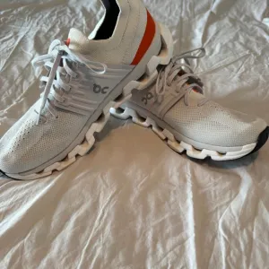 Men's On Cloud Cloudswift  White and Orange Running Shoes size 10.5 worn once