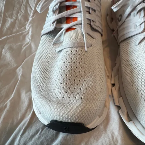 Men's On Cloud Cloudswift  White and Orange Running Shoes size 10.5 worn once