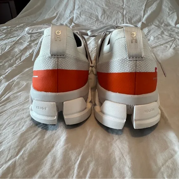 Men's On Cloud Cloudswift  White and Orange Running Shoes size 10.5 worn once