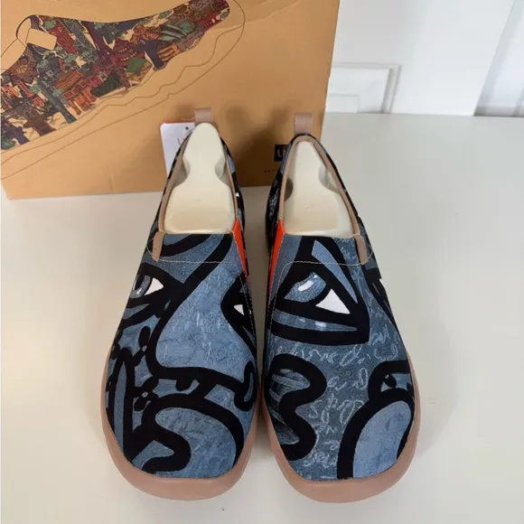 Men’s Size 11.5 UIN Slip On Shoes Canvas Comfortable Loafers &quot;Charming Kiss&quot;