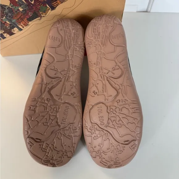 Men’s Size 11.5 UIN Slip On Shoes Canvas Comfortable Loafers &quot;Charming Kiss&quot;