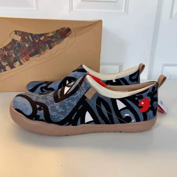 Men’s Size 11.5 UIN Slip On Shoes Canvas Comfortable Loafers &quot;Charming Kiss&quot;
