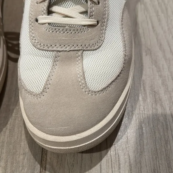 Men's White and Brown Casual Shoes