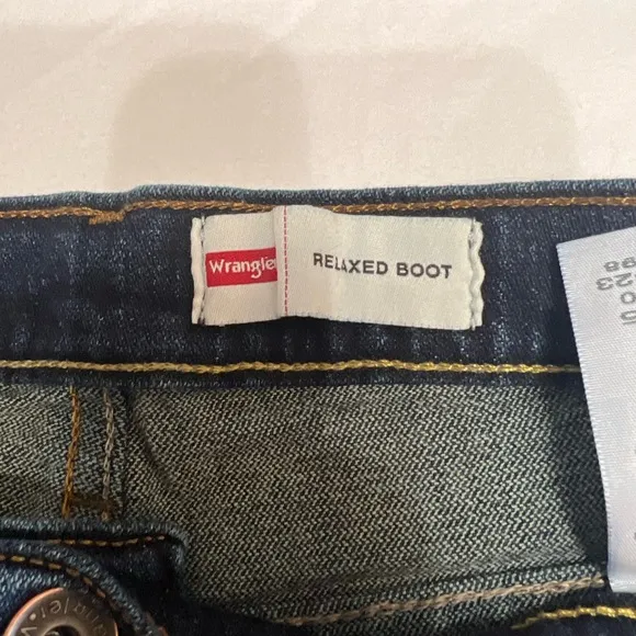 Men’s Wrangler Relaxed Boot Jeans size 33x32