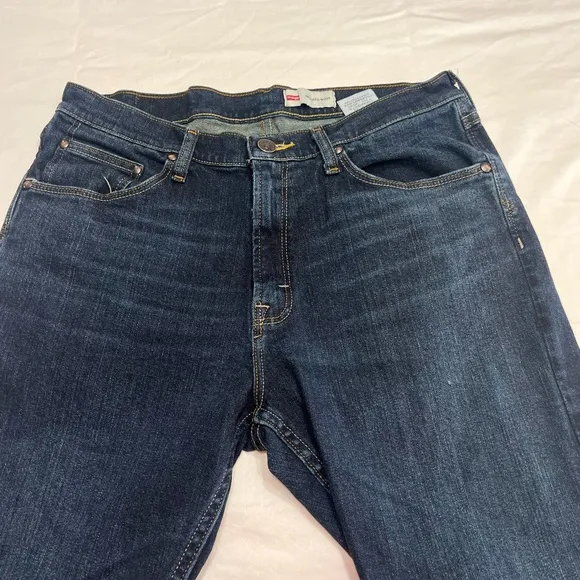 Men’s Wrangler Relaxed Boot Jeans size 33x32