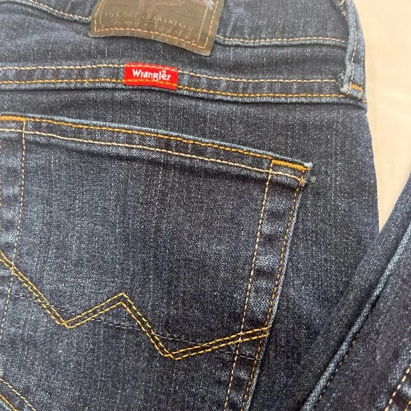 Men’s Wrangler Relaxed Boot Jeans size 33x32