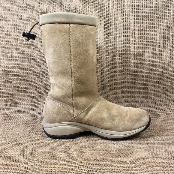 Merrell Boots Natural Shearling Winter Slip On  Size 6.5