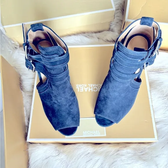 💋MICHEAL KORS BLAZE OPEN TO BOOTIE. 🦋IN A BEAUTIFUL SUEDE BLUE🦋THESE ARE HOT!