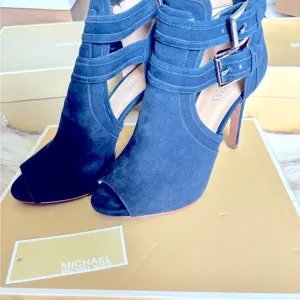 💋MICHEAL KORS BLAZE OPEN TO BOOTIE. 🦋IN A BEAUTIFUL SUEDE BLUE🦋THESE ARE HOT!