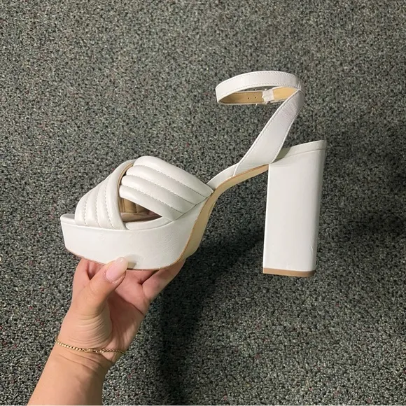 MICHEAL KORS White Neutral Royce Quilted Leather Platform Sandal Heels Shoes 7.5