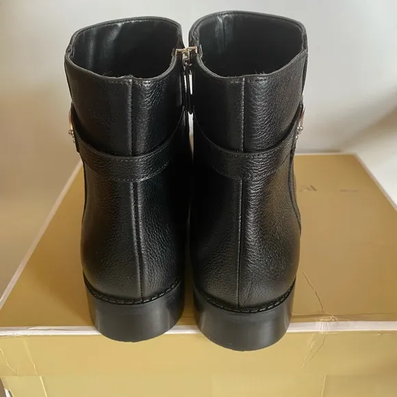 Micheal Kors🎈Finley flat boots black 9