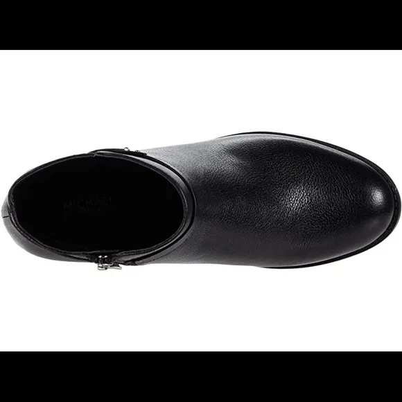 Micheal Kors🎈Finley flat boots black 9