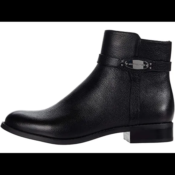 Micheal Kors🎈Finley flat boots black 9