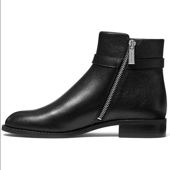 Micheal Kors🎈Finley flat boots black 9