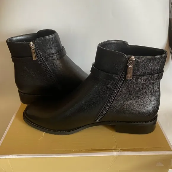 Micheal Kors🎈Finley flat boots black 9