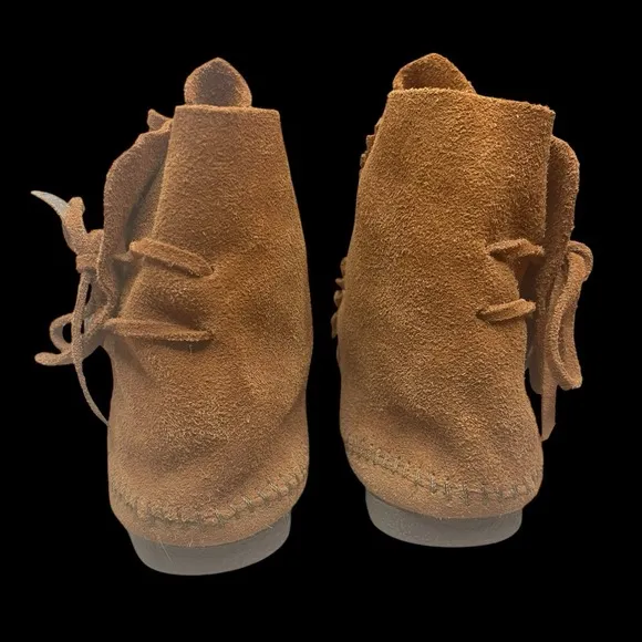 Minnetonka Cognac Fringe Suede Moccasin Ankle Boot Womens 9 Southwestern Hippie