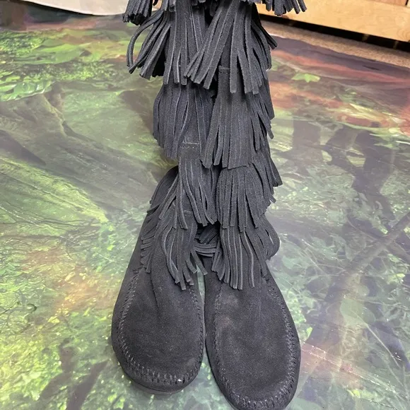 Minnetonka Womens 5-Layer Fringe Tall Boots 7 Black Soft Suede Moc Zip Flat Sz 8