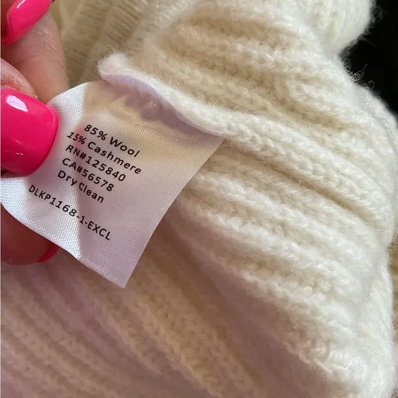 MINNIE KNIT WOOL-CASHMERE SHORTS IN CREAM Size Medium