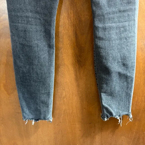 Mother High Waisted Looker Ankle Chew Jeans Scene Of The Crime Gray Distressed