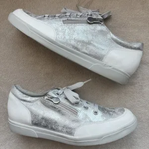 Munro Gabbie White Silver Metallic Printed Leather Sneakers Women 9.5 M Side Zip