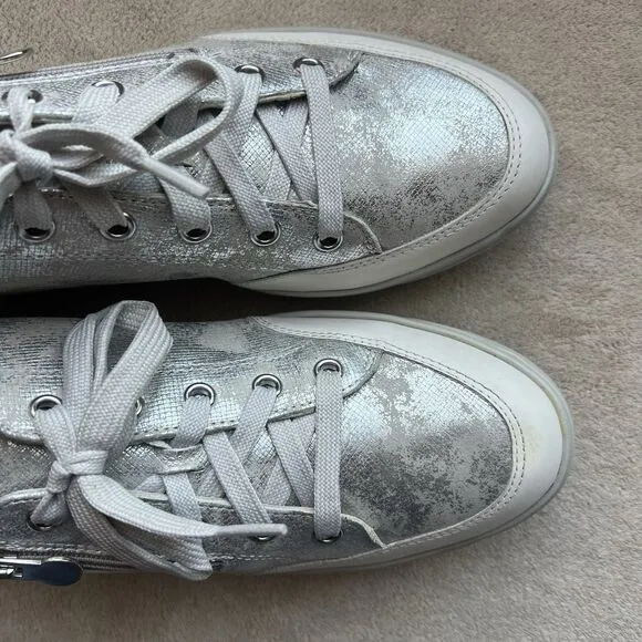 Munro Gabbie White Silver Metallic Printed Leather Sneakers Women 9.5 M Side Zip