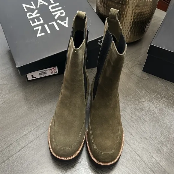 Naturalizer Domino Waterproof Chelsea Boot (Wide)