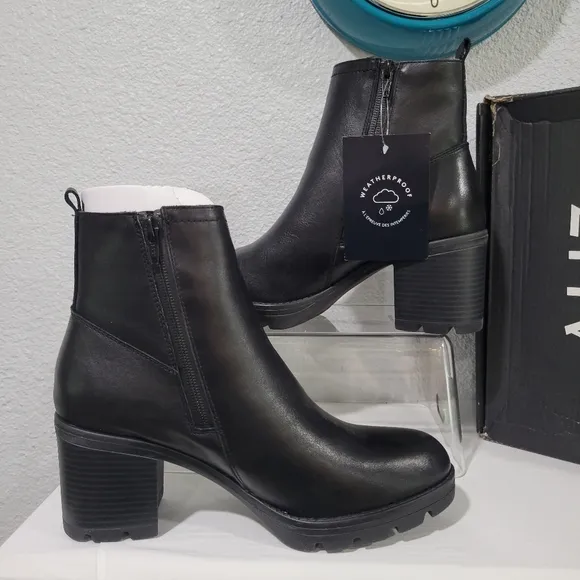 Naturalizer Verney Boots, NIB, 9.5