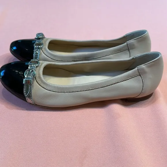 New AGL Leather Flat Shoes. Size EU 39.5/US 9.
