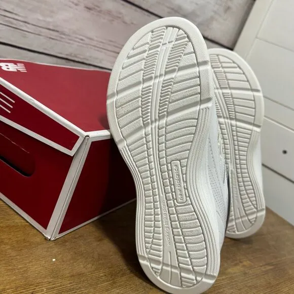 New Balance Womens 577 White Walking Shoes Sneakers 7 Wide Comfort Athletic Box