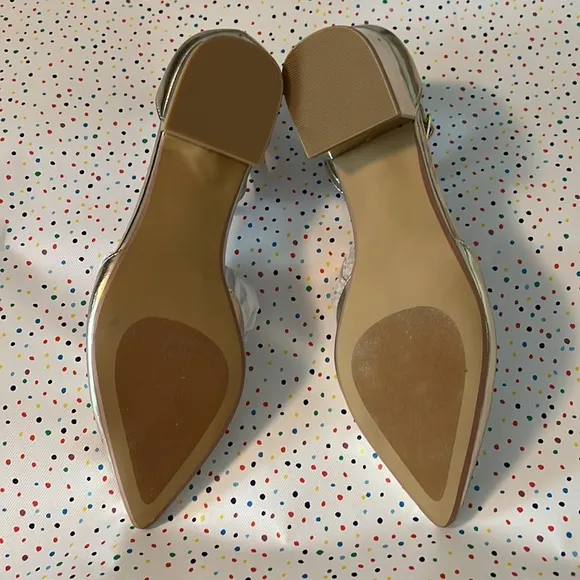 NEW BETSEY JOHNSON RARE CAILY GOLD FLORAL KITTEN BLOCK HEEL/SANDAL