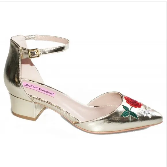 NEW BETSEY JOHNSON RARE CAILY GOLD FLORAL KITTEN BLOCK HEEL/SANDAL