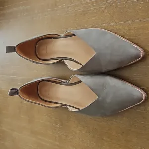 NEW BILL BLASS SYBIL SUEDE SLIP-ON SHOES