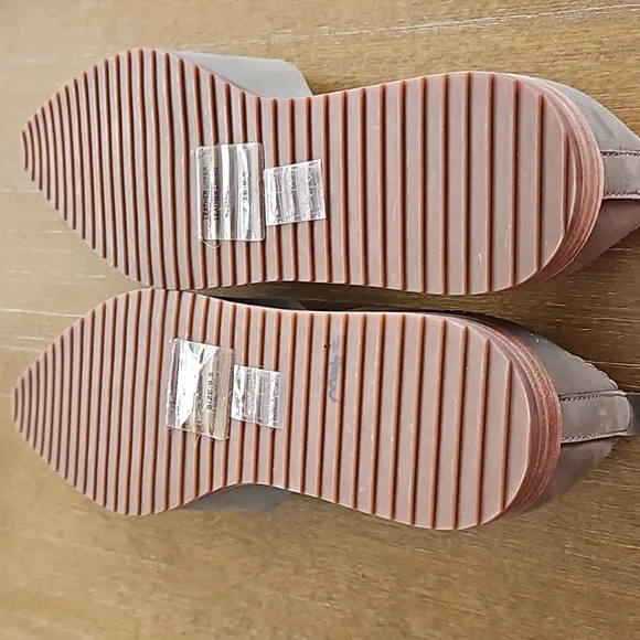 NEW BILL BLASS SYBIL SUEDE SLIP-ON SHOES