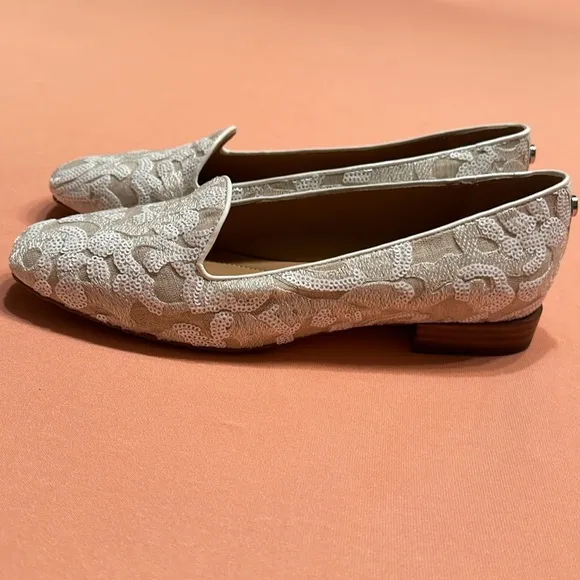 New Donald Pliner Fabric Embroidered with Sequins Flat Shoes. Size 8.5.