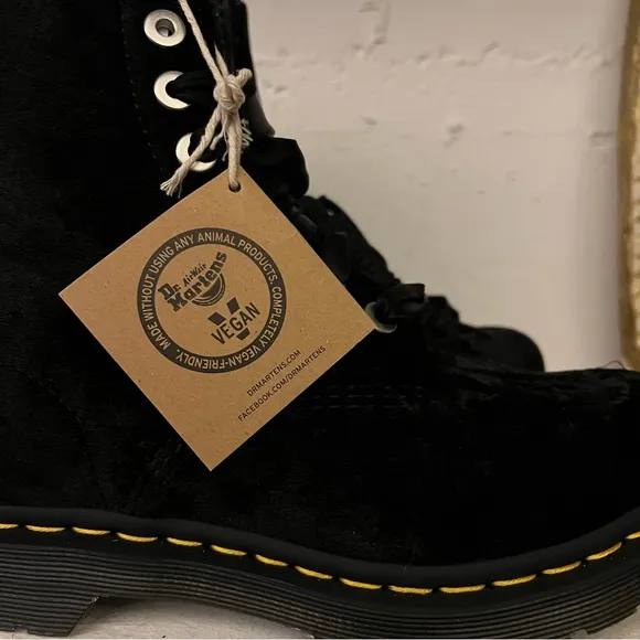 NEW DR. MARTENS W7 VEGAN 1460 WOMEN'S CRUSHED VELVET LACE UP BOOTS BLACK SILVER