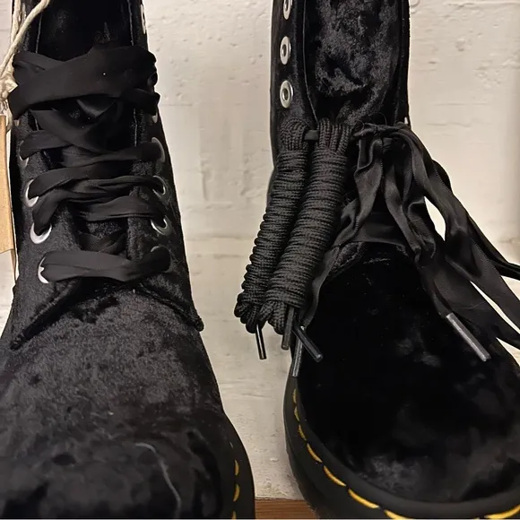 NEW DR. MARTENS W7 VEGAN 1460 WOMEN'S CRUSHED VELVET LACE UP BOOTS BLACK SILVER