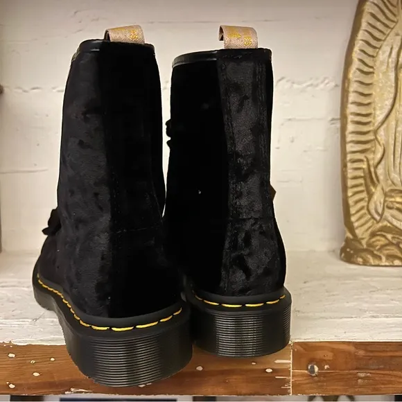 NEW DR. MARTENS W7 VEGAN 1460 WOMEN'S CRUSHED VELVET LACE UP BOOTS BLACK SILVER