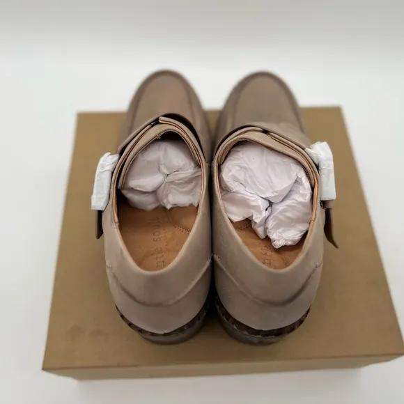 New Gentle Souls Kenneth Cole women Bestie Loafer Slipper Buckle Size 11 M Tan