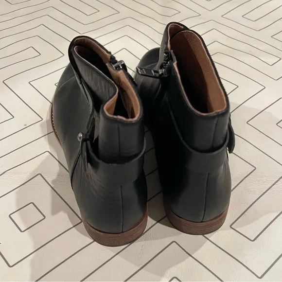 New Madewell Black Leather Flat Ankle Boots
