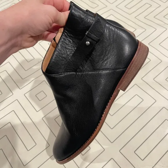 New Madewell Black Leather Flat Ankle Boots