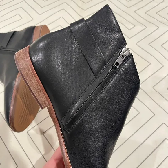 New Madewell Black Leather Flat Ankle Boots