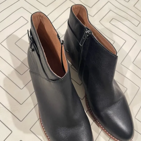 New Madewell Black Leather Flat Ankle Boots
