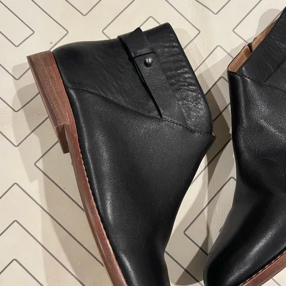 New Madewell Black Leather Flat Ankle Boots